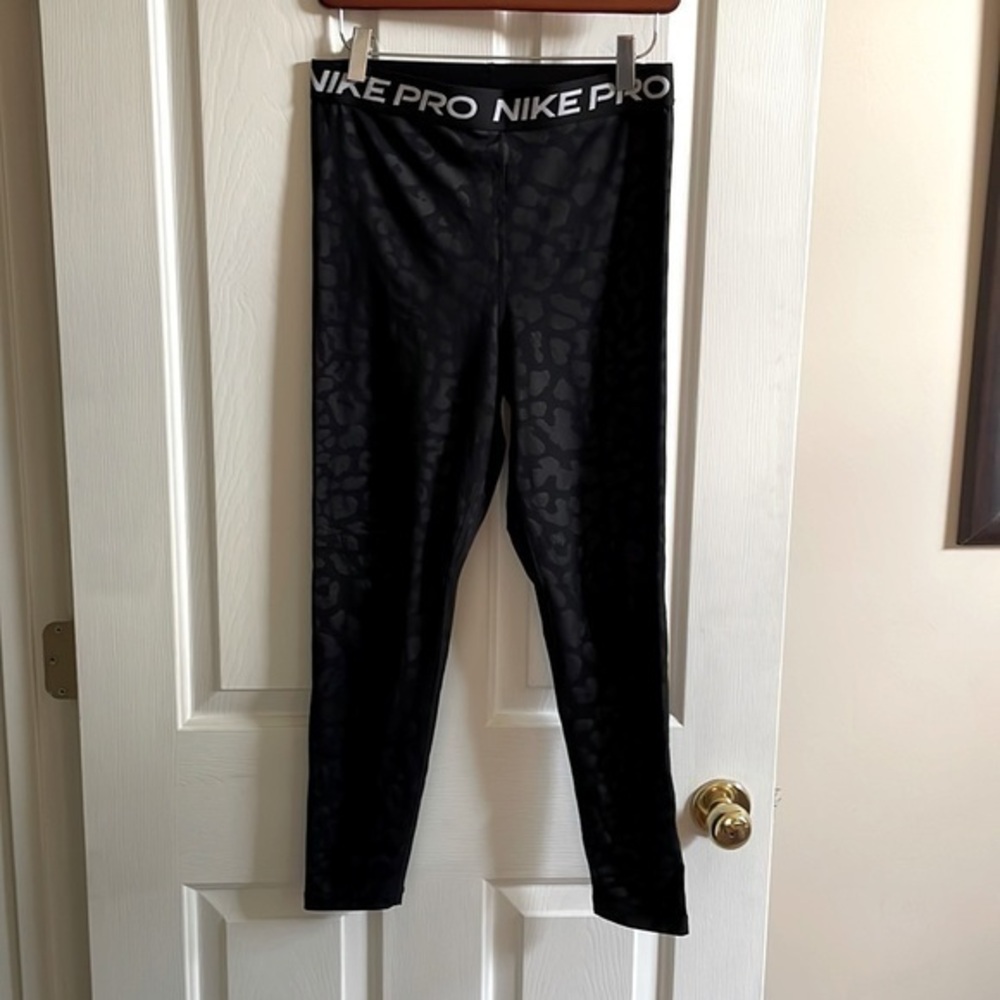 ✔️ Nike Black Leopard Leggings